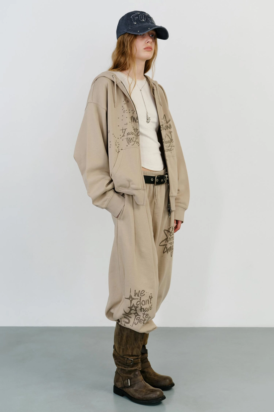 인스턴트펑크 WASHED GRAPHIC SWEAT PANTS - BEIGE 상품 이미지 1