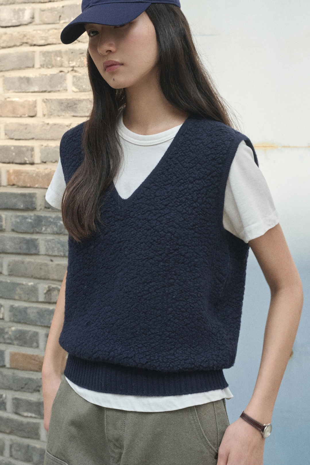 세이지먼트 BARRELING BOUCLE WOOL V NECK VEST_NAVY 상품 이미지 2