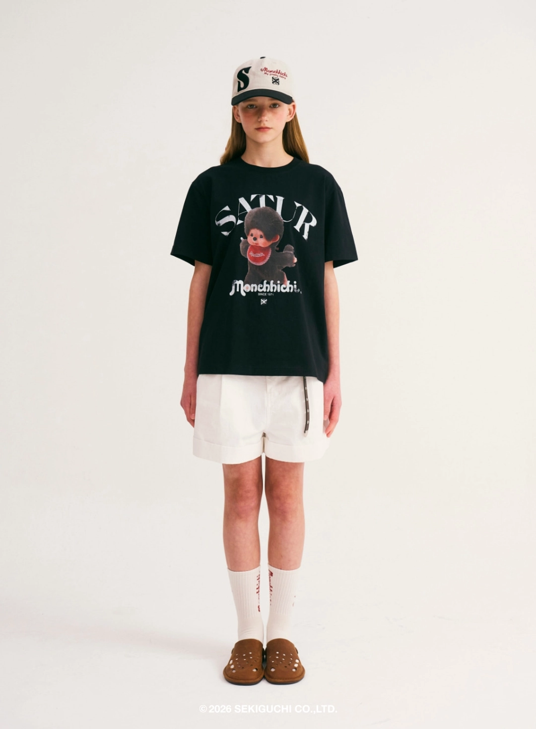 세터 Satur X Monchhichi Arch Logo T-Shirt - Black 상품 이미지 3