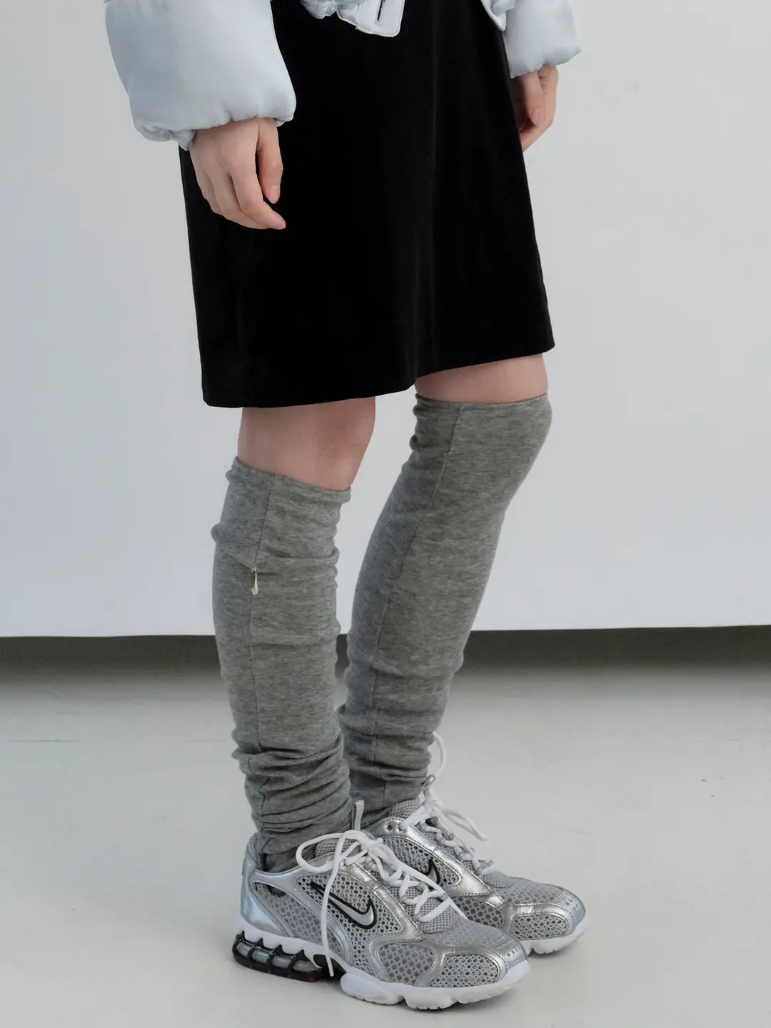 캐롤쇼페 CHARM TOE SOCKS IN GRAY / BROWN 상품 이미지 1