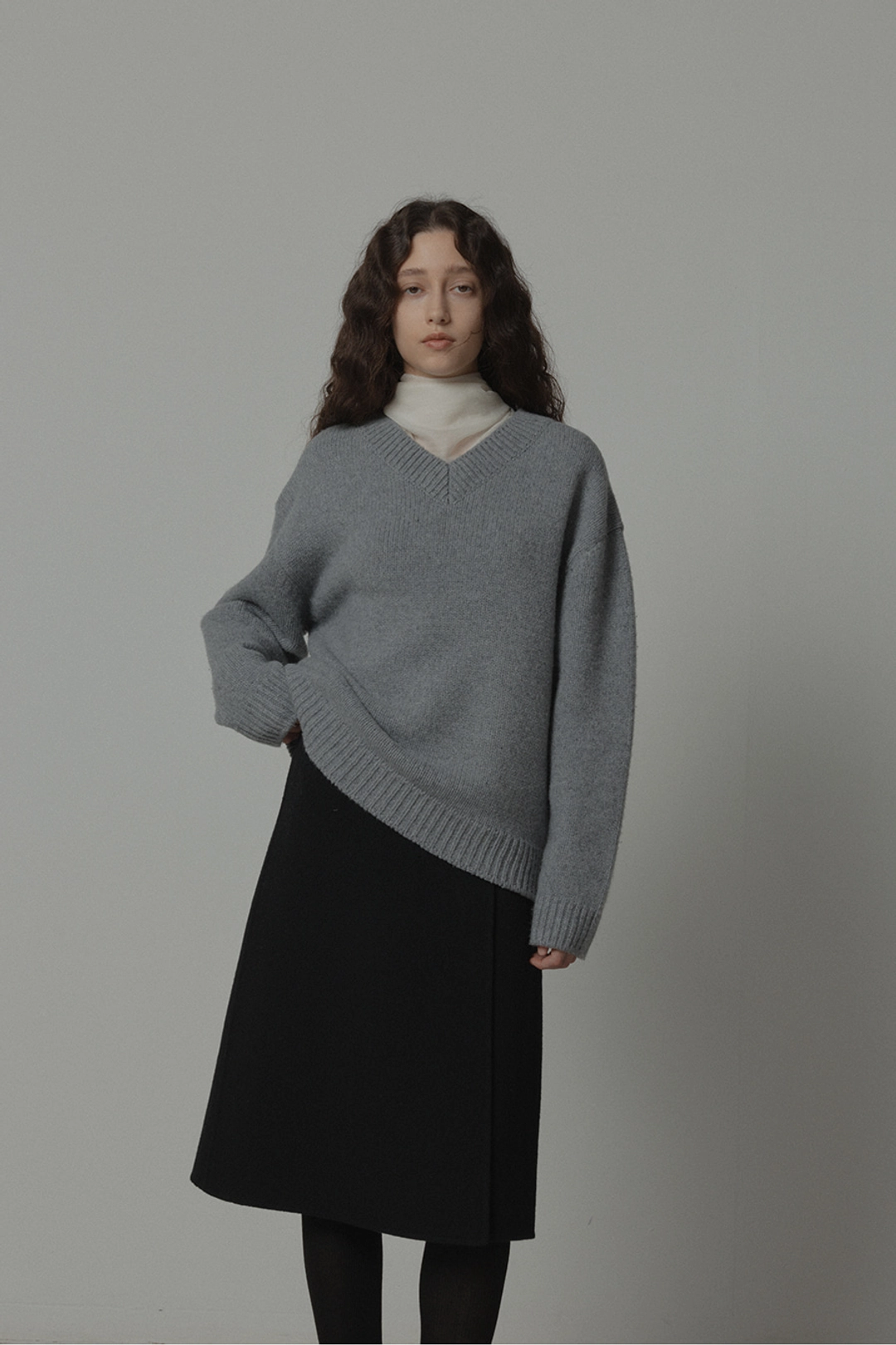 르917 CASHMERE-BLEND V-NECK PULLOVER [GREY] 상품 이미지 2