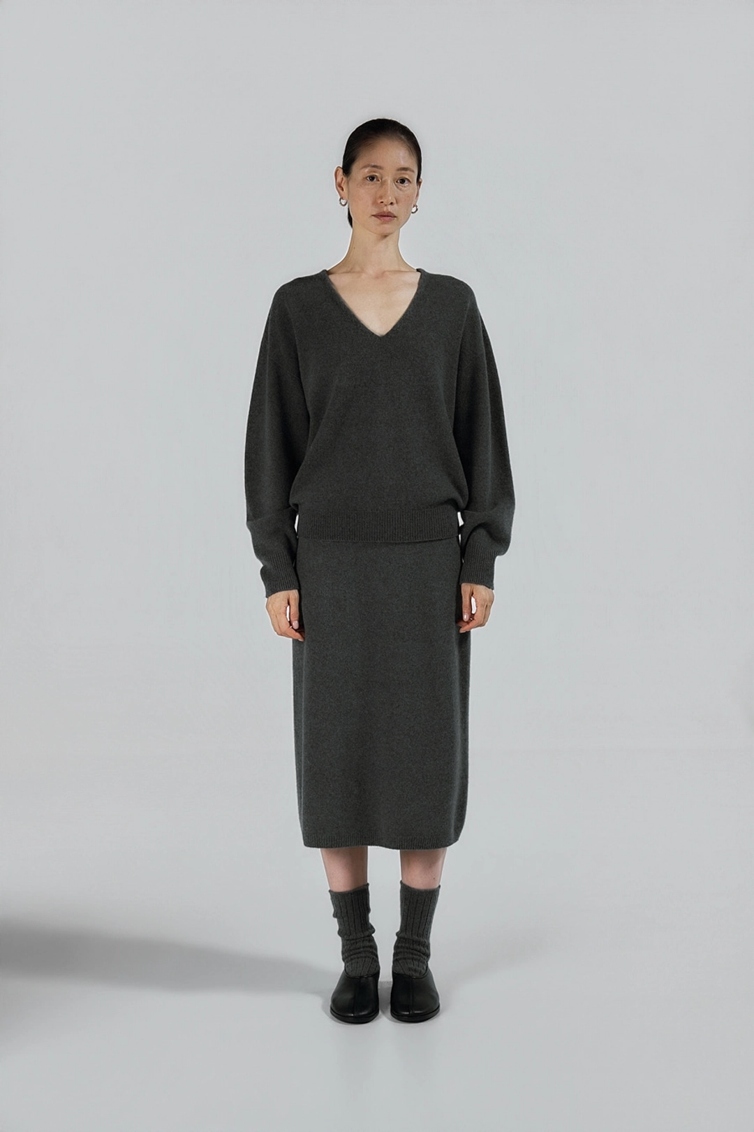 에이치에이트 PLAIN MIDI SKIRT ( CHARCOAL ) 상품 이미지 2