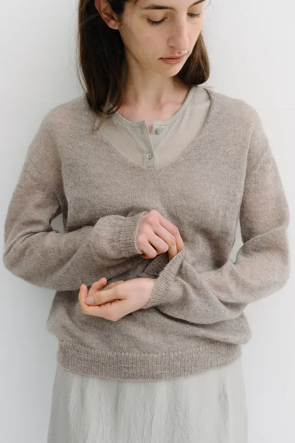 royal kid mohair v-neck pullover (pale grey)