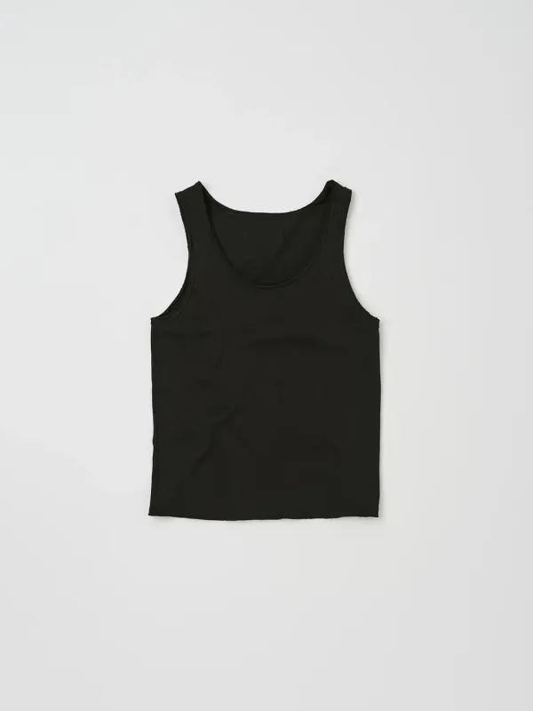 RAW DETAIL SLEEVELESS TOP IN BLACK