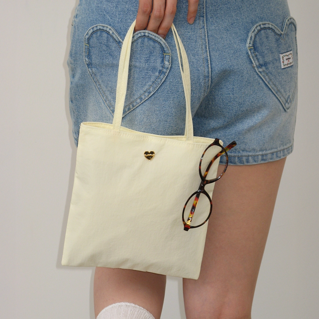 론론 HEART SQUARE NYLON BAG CREAM 상품 이미지 2