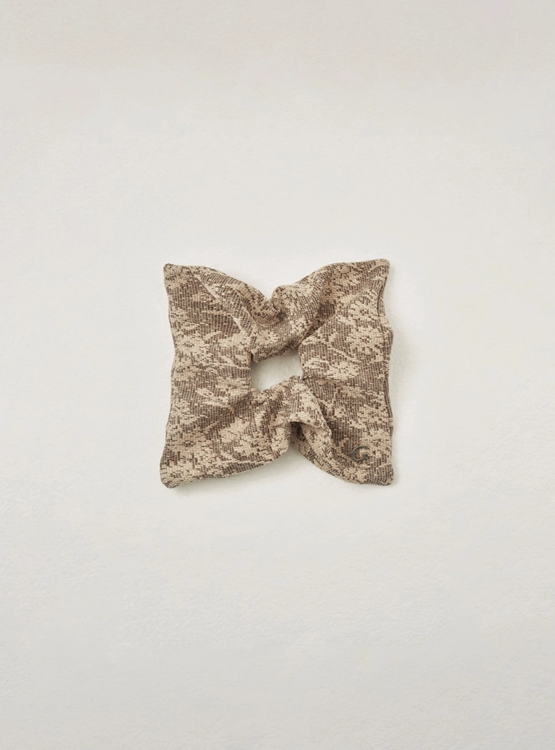 FLORAL SCRUNCHIE - BROWN