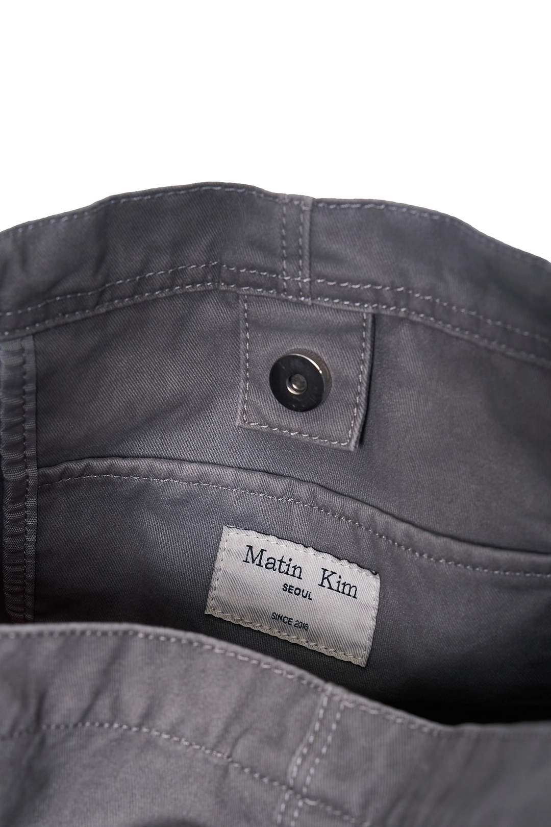 마뗑킴 VINTAGE WASHED COTTON SHOULDER BAG IN GREY 상품 이미지 3
