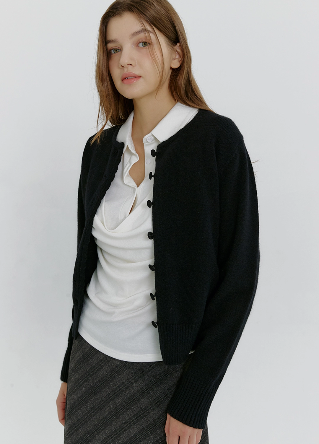 미케네 [44-120]  Rinadiv Wave Neck Cardigan  리나티브 웨이브 넥 가디건 (가을-봄-겨울-데일리룩-하객룩-출근룩-데이트룩-간절기아우터-긴팔가디건-니트가디건-라운드넥-베이직-심플-러블리-자체제작) 상품 이미지 1