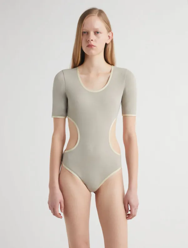 no 2822 / Alina