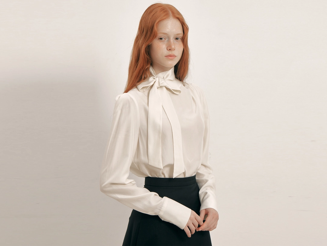 플로움 High Neck Tie Blouse 상품 이미지 3