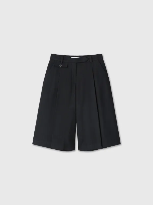 (W) WOOL SINGLE PLEAT BERMUDA TROUSERS_ BLACK