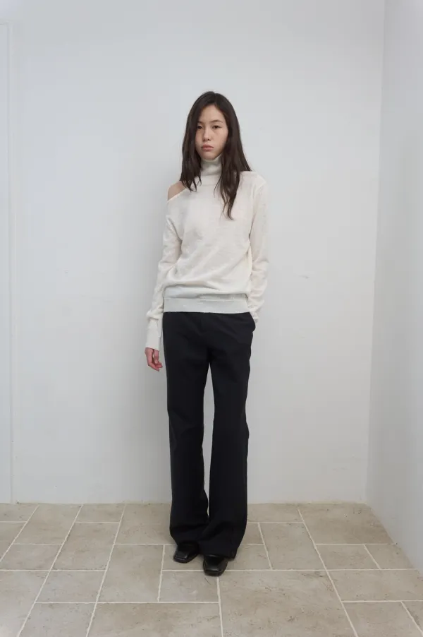 ONE SHOULDER TURTLE NECK KNIT_IVORY