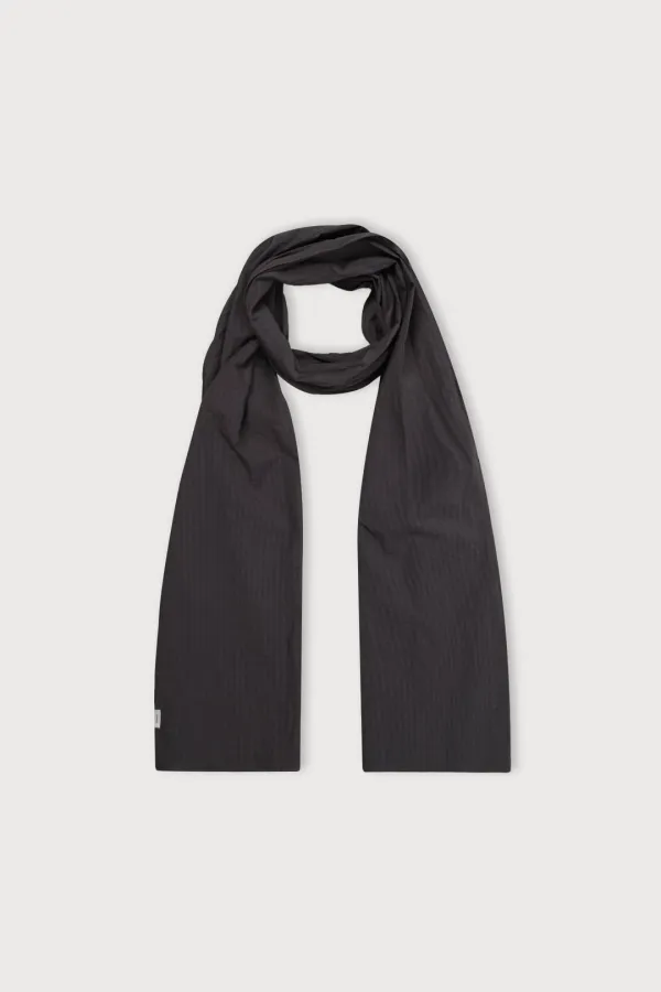 EMBOSS LIGHT SCARF