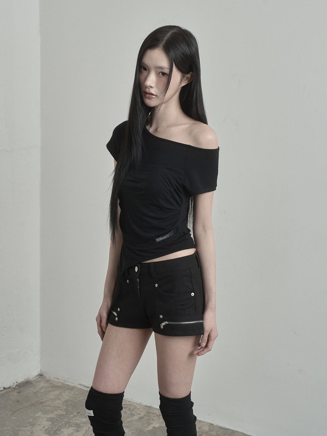 이네기 Duple Layered One Shoulder Top (black) 상품 이미지 2