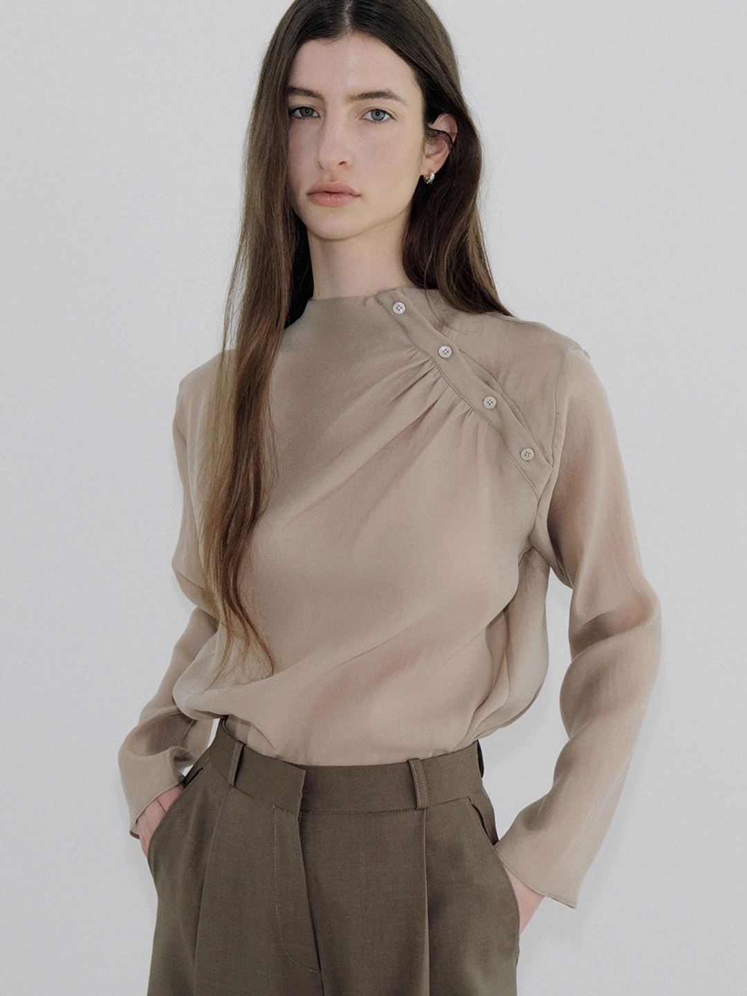 아워코모스 high-neck shirring blouse (mocha) orc 6112 상품 이미지 1