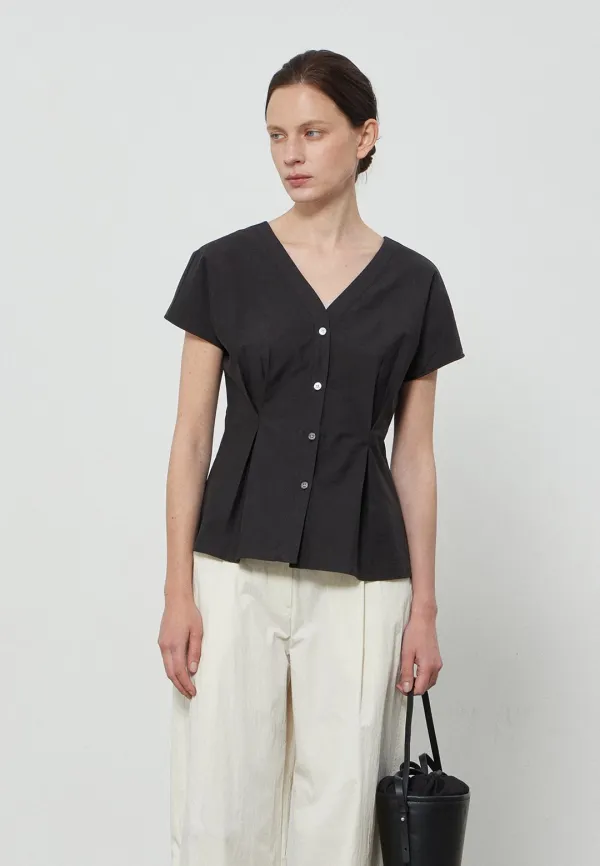 V-NECK PLEATS BLOUSE - BLACK
