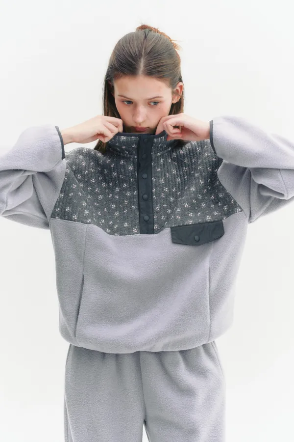 Flower Quilting Fleece Top Gray