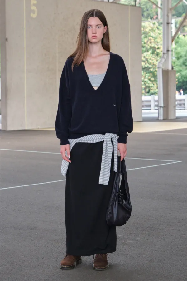 10.7 출고 Roy Deep V-Neck Knit - Navy