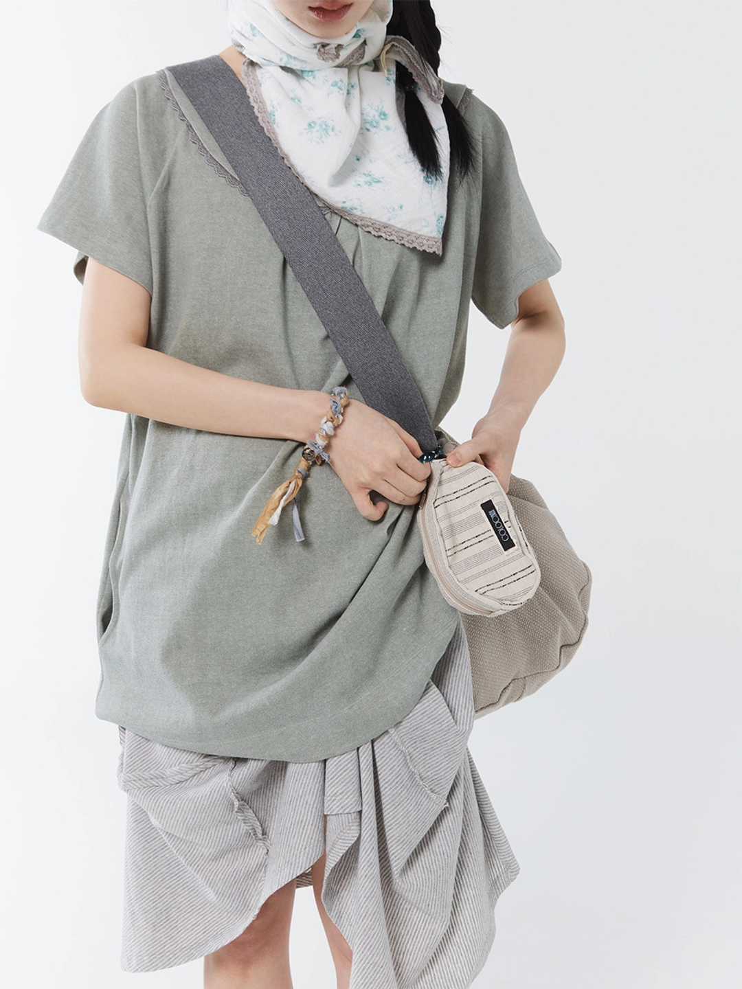 콜로신스 PEBBLE POUCH IVORY STRIPE 상품 이미지 3