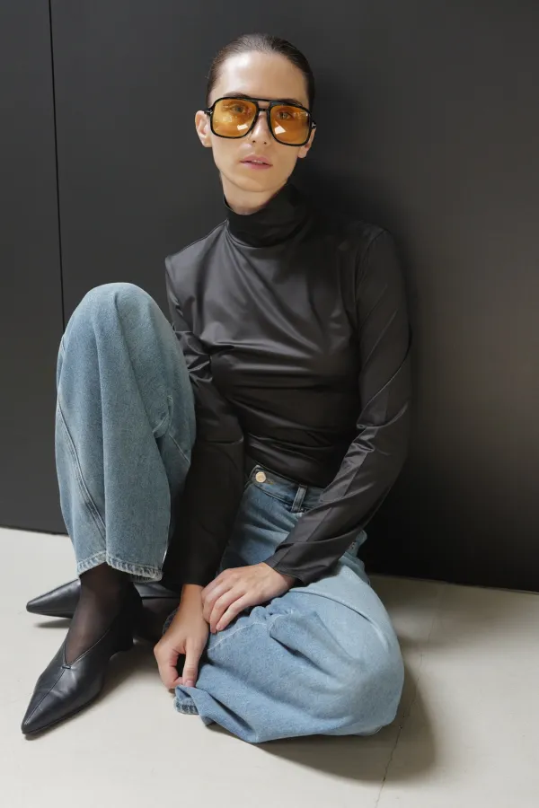 메탈릭 터틀넥 탑 블랙