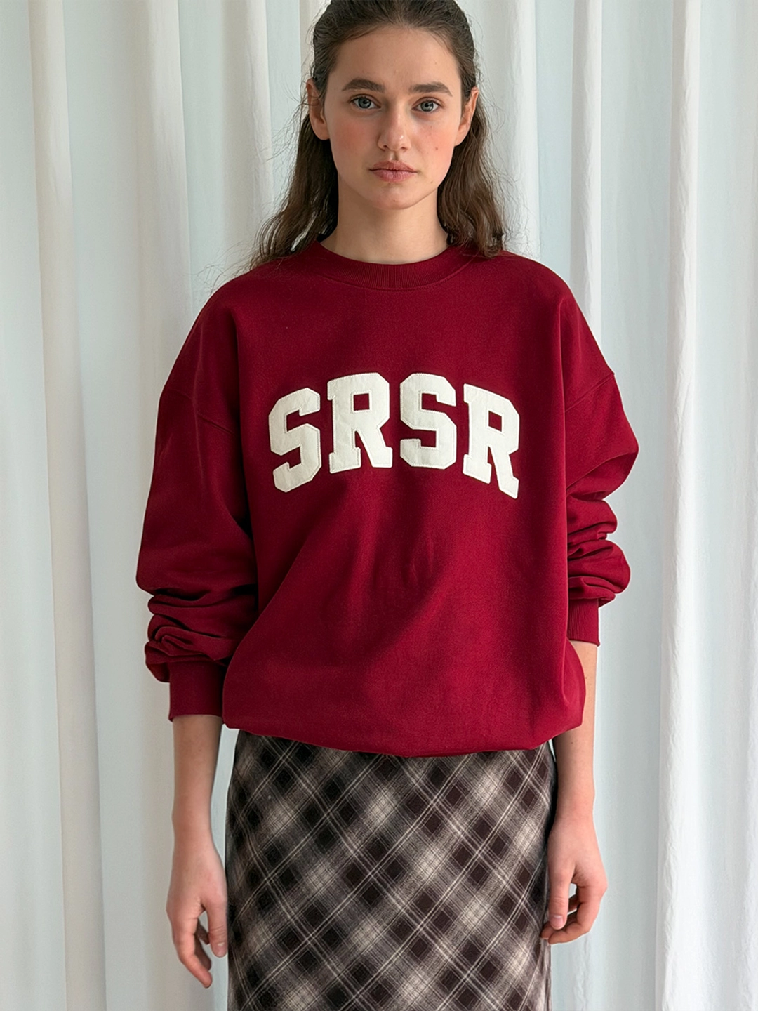 쏘이르 SRSR PATCH SWEATSHIRT - RED 상품 이미지 1
