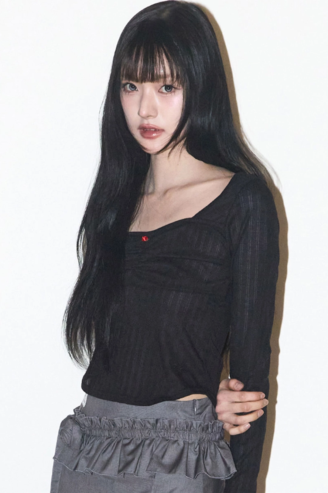 일리고 로즈 셔링 롱슬리브 블랙 상품 이미지 3