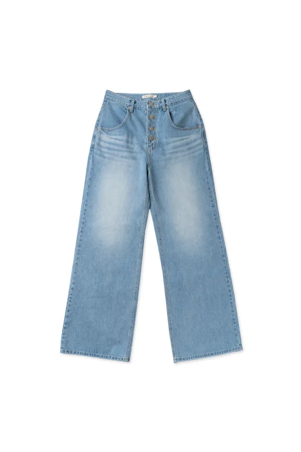 Button washing denim