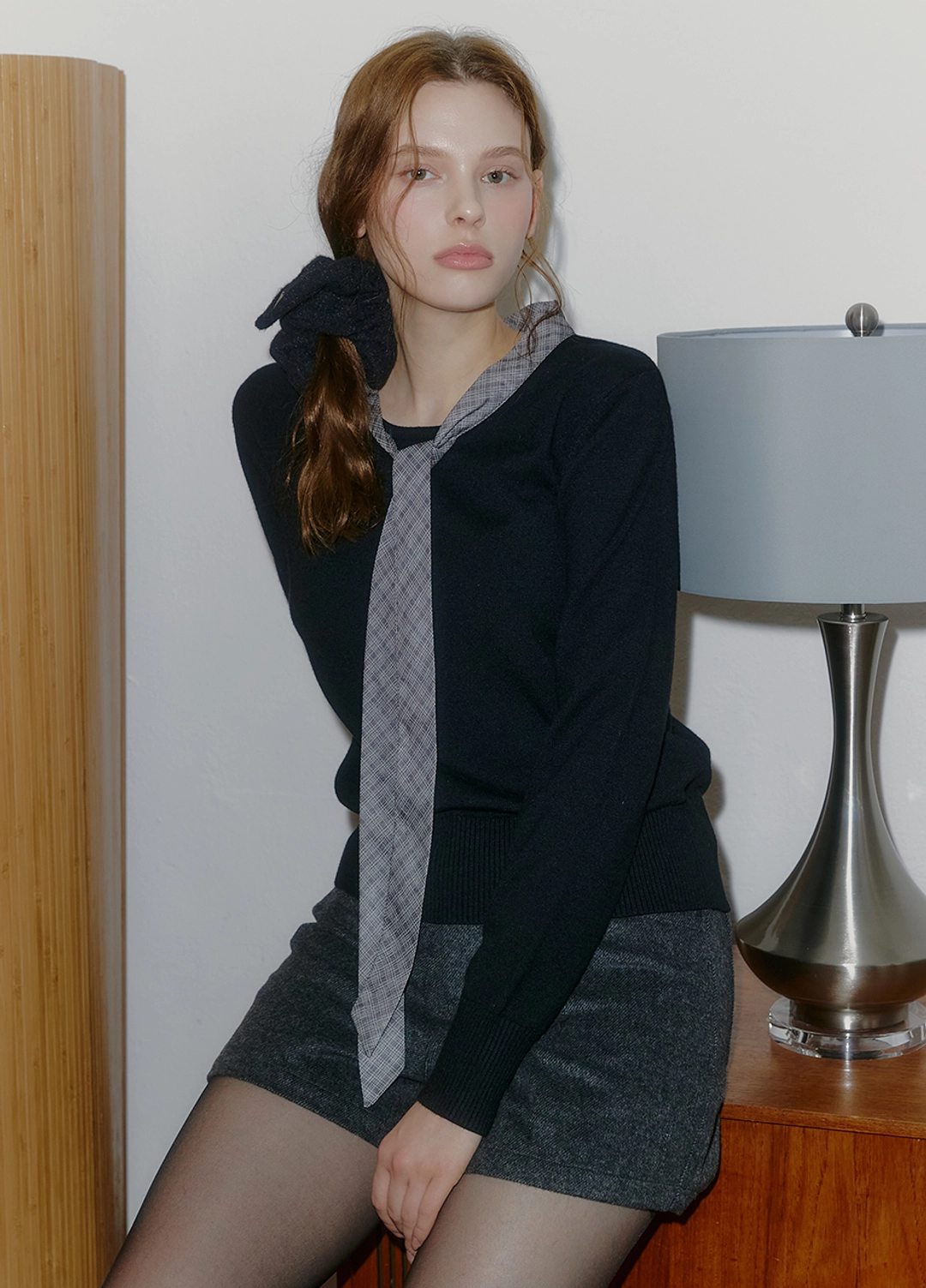 미케네 [44-120] Lailah Check Tie-Neck Knit 레이라 체크 타이 넥 니트 (겨울-가을-데일리룩-출근룩-데이트룩-격식룩-페미닌-롱슬리브-긴팔니트-타이니트-체크-빈티지-체형커버-쉬폰-자체제작) 상품 이미지 2