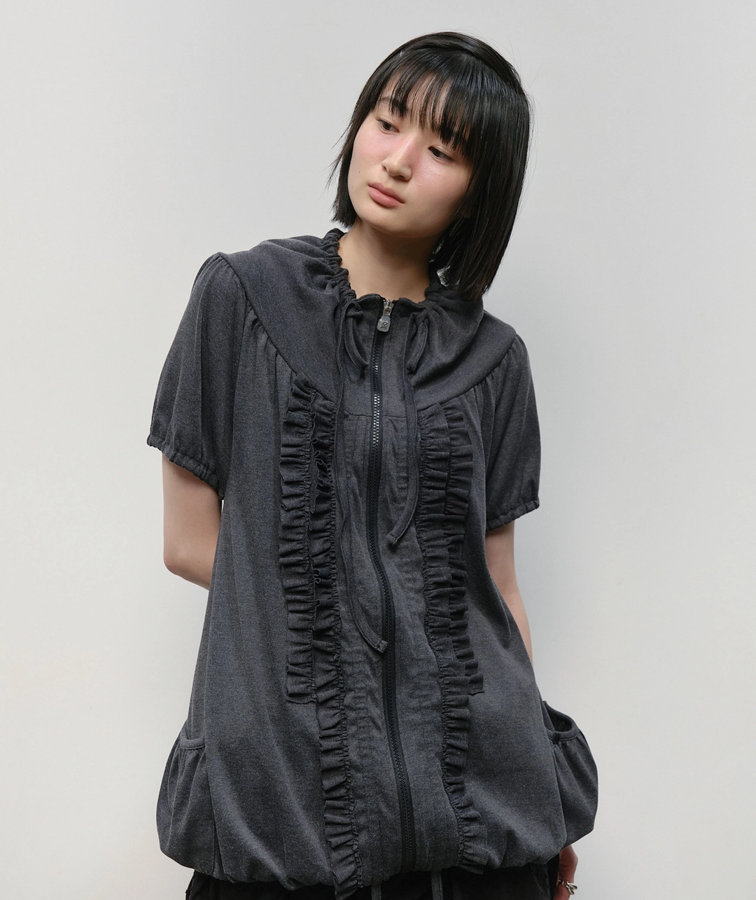 타입서비스 Ruffled Zip Pocket Top [Charcoal] 상품 이미지 2