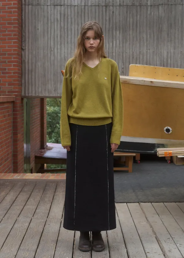Low edge long skirt (black)