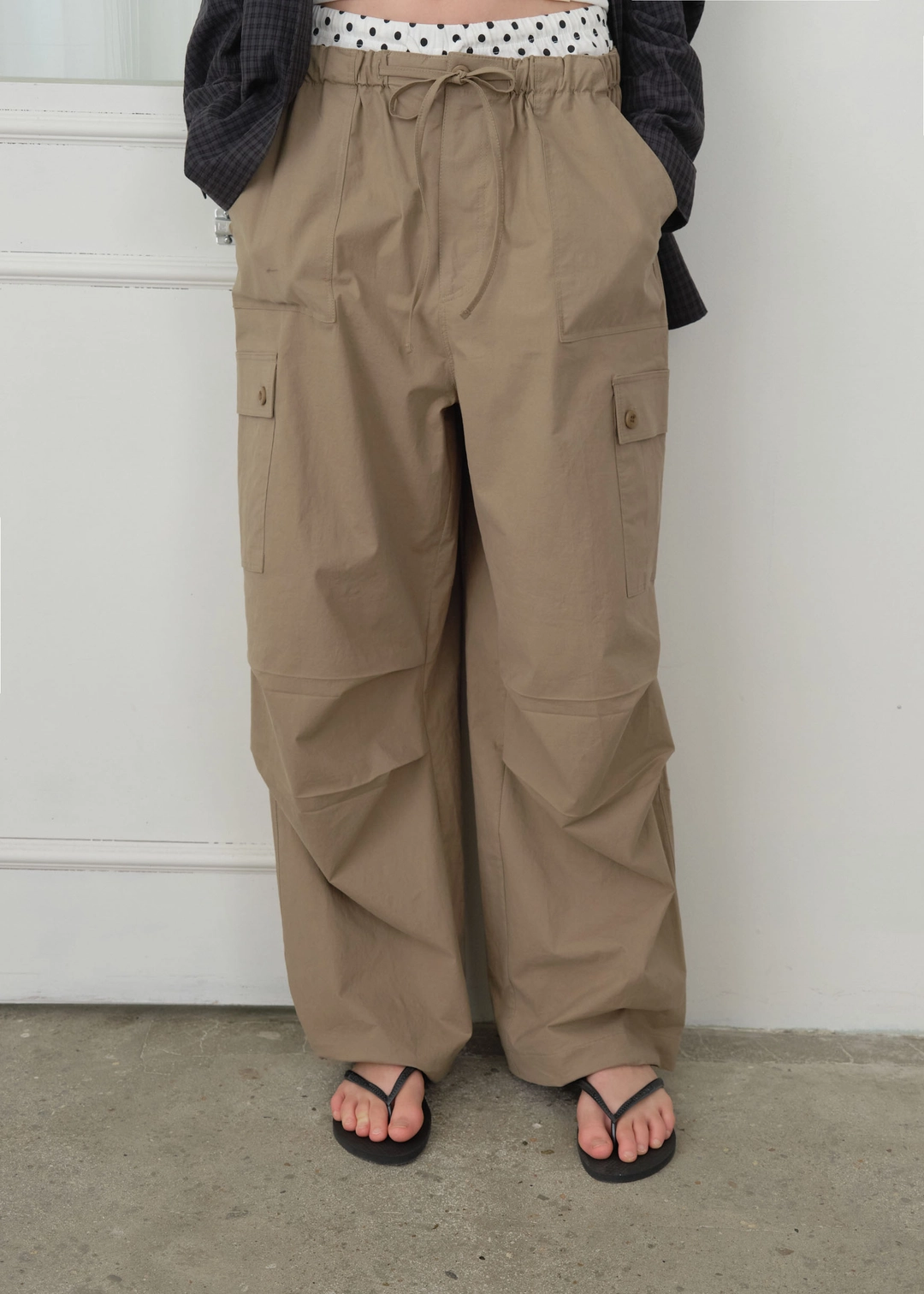 온무드 [5TH] ORBIT DRIFT WIDE CARGO PANTS - KHAKI BEIGE 상품 이미지 2