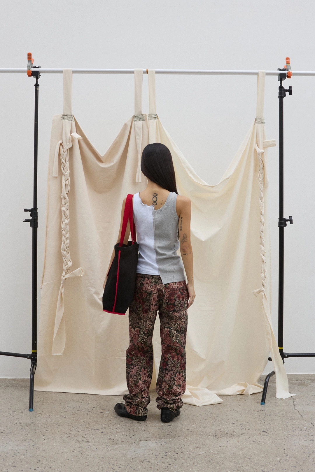 공테잎 FLORAL WAIST CUTOUT PANTS 상품 이미지 3