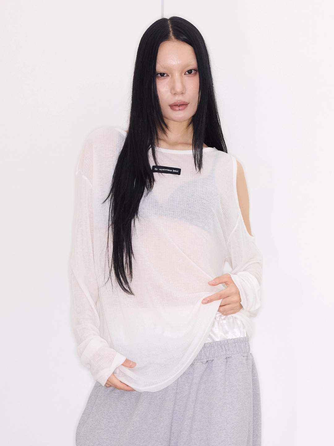 미스테리어스호텔 TMH GRLS HOLE SLEEVE - IVORY 상품 이미지 1