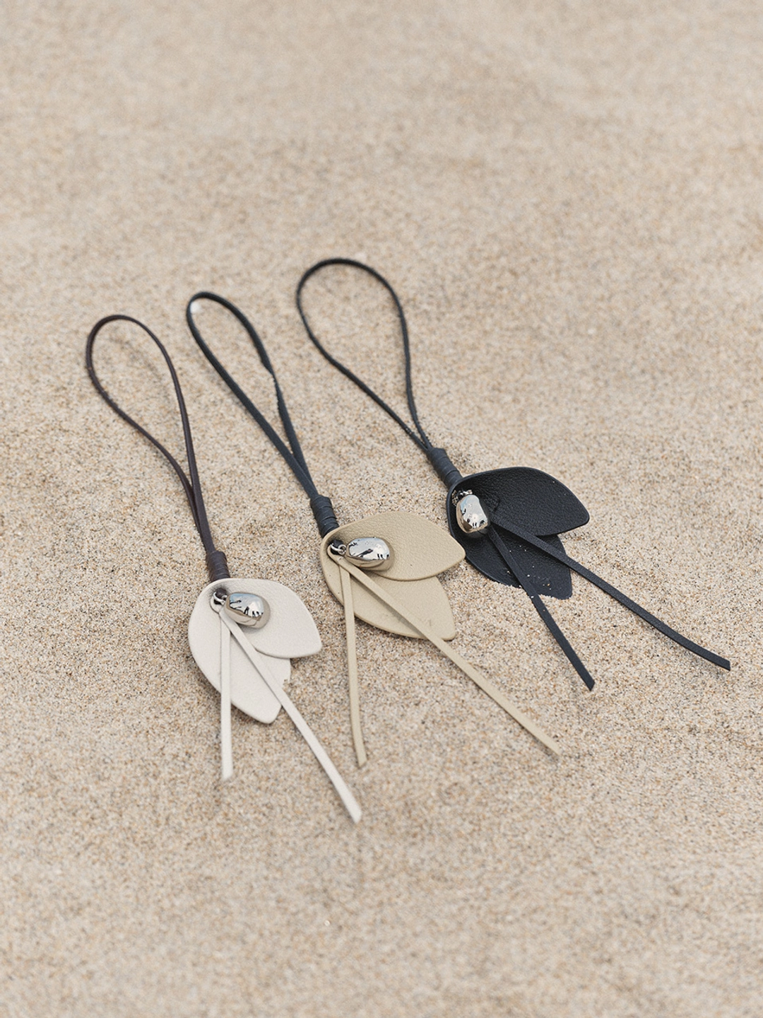 오스트카카 Flora Charm Black 상품 이미지 2