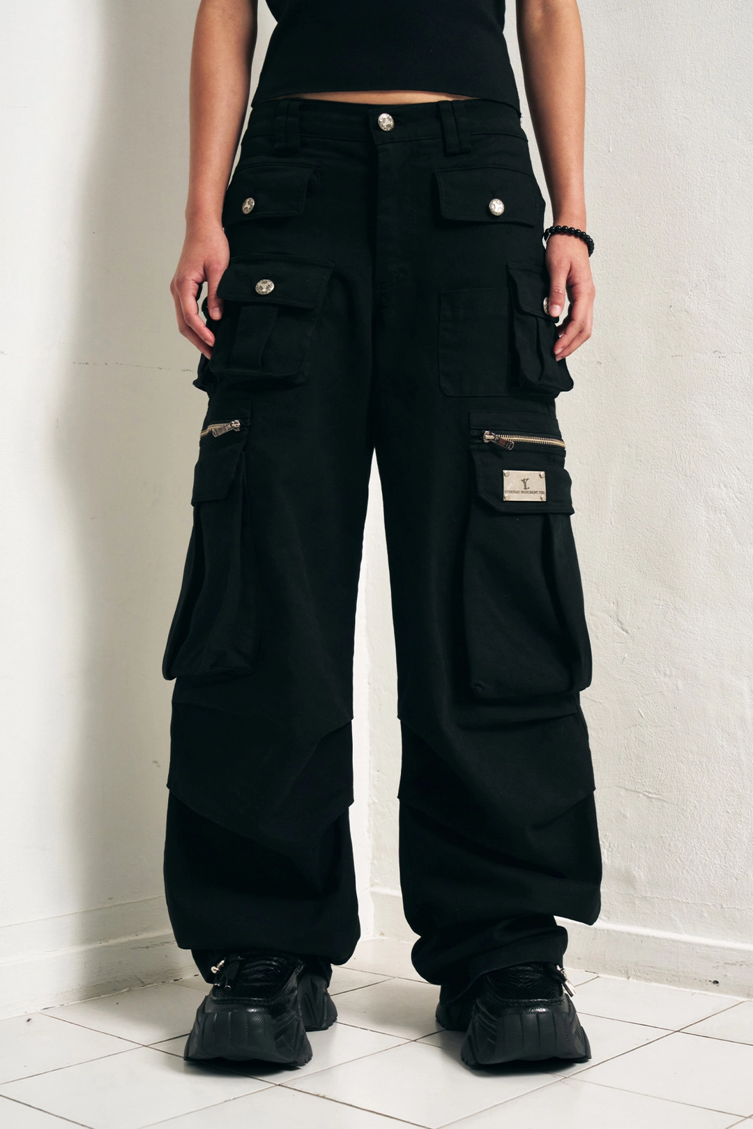 와이이이엘 Y. MULTI-POCKET CARGO PANTS BLACK 상품 이미지 2