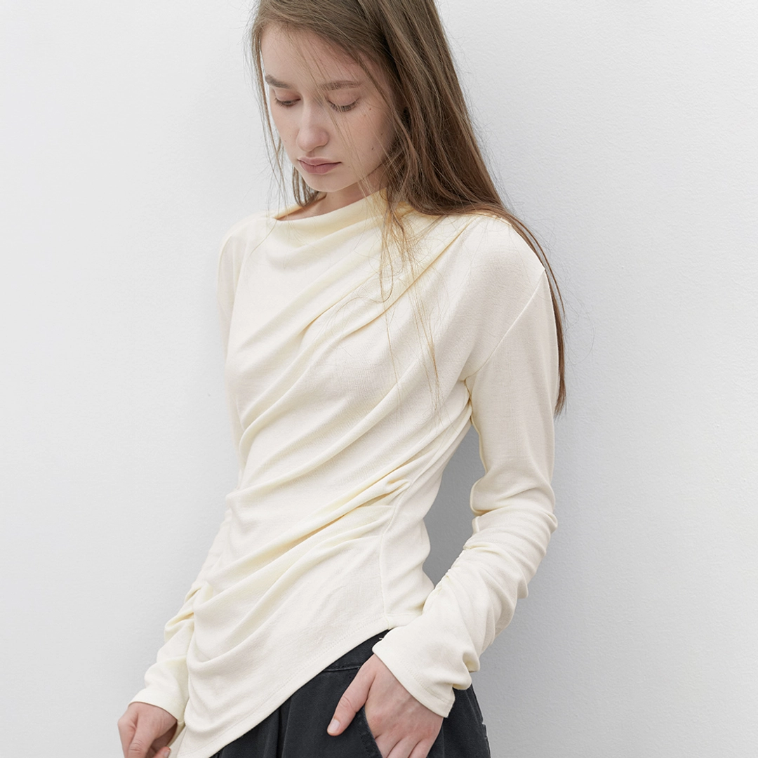 아뜰리에 나인 (T-7275)SOFT SLIT NECK SHIRRING JERSEY TOP 상품 이미지 1