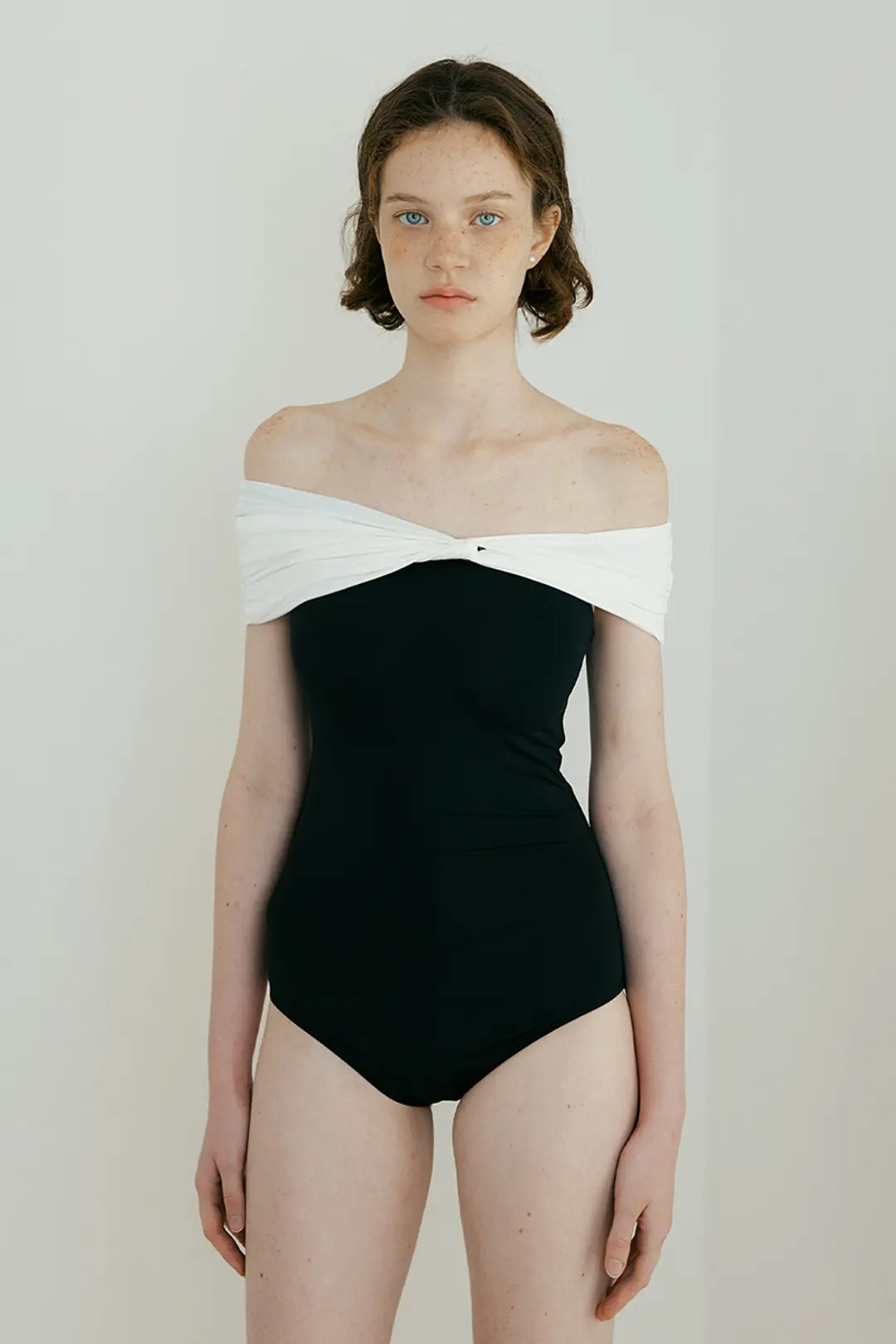 루시르주 Twisted Off-Shoulder SwimSuit (multi) 상품 이미지 1