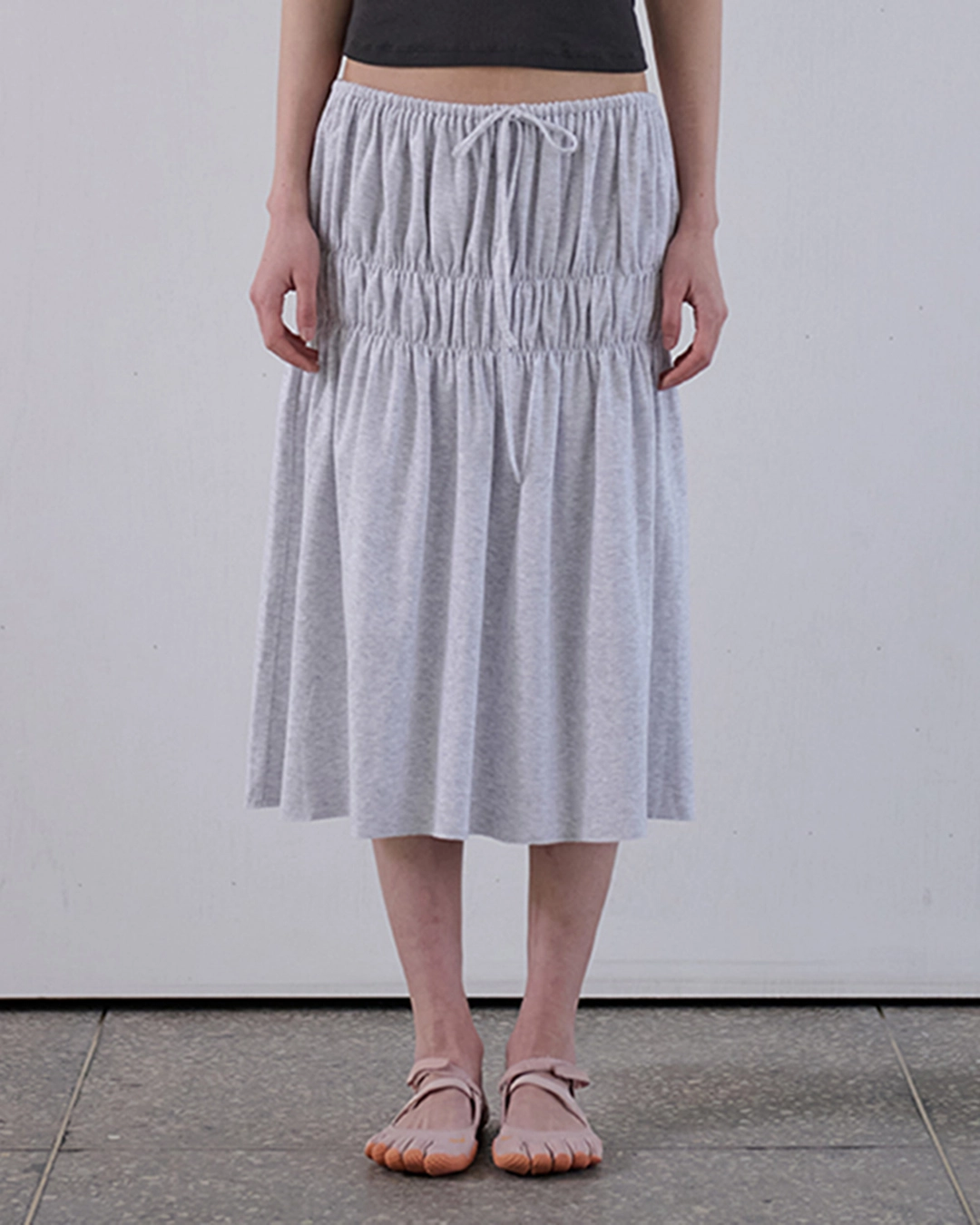 오데스 GATHERED JERSEY MIDI SKIRT - GREY 상품 이미지 1