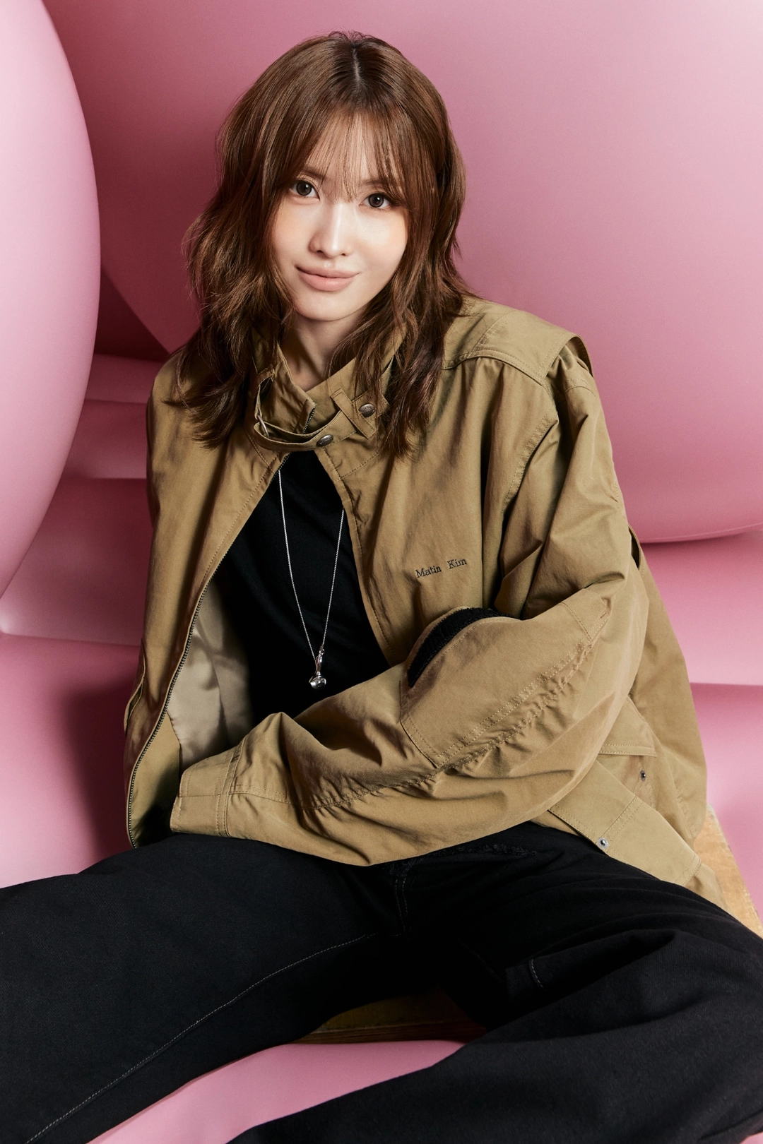 마뗑킴 BUCKLE HIGH NECK UTILITY JUMPER IN KHAKI 상품 이미지 1