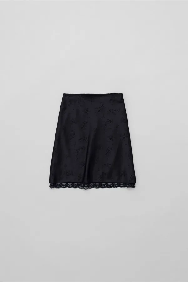 a floral skirt (black)
