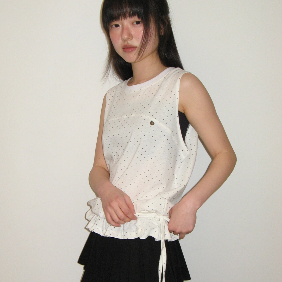 론론 FRILL SHIRRING SLEEVELESS BLACK DOT 상품 이미지 2