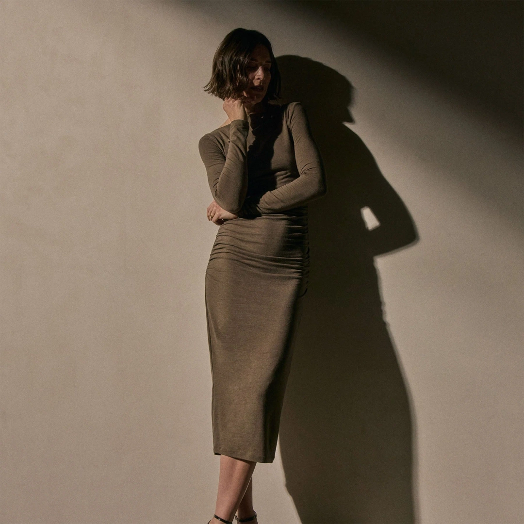 제임스펄스 Ruched Long Sleeve Dress - Caribou 상품 이미지 1