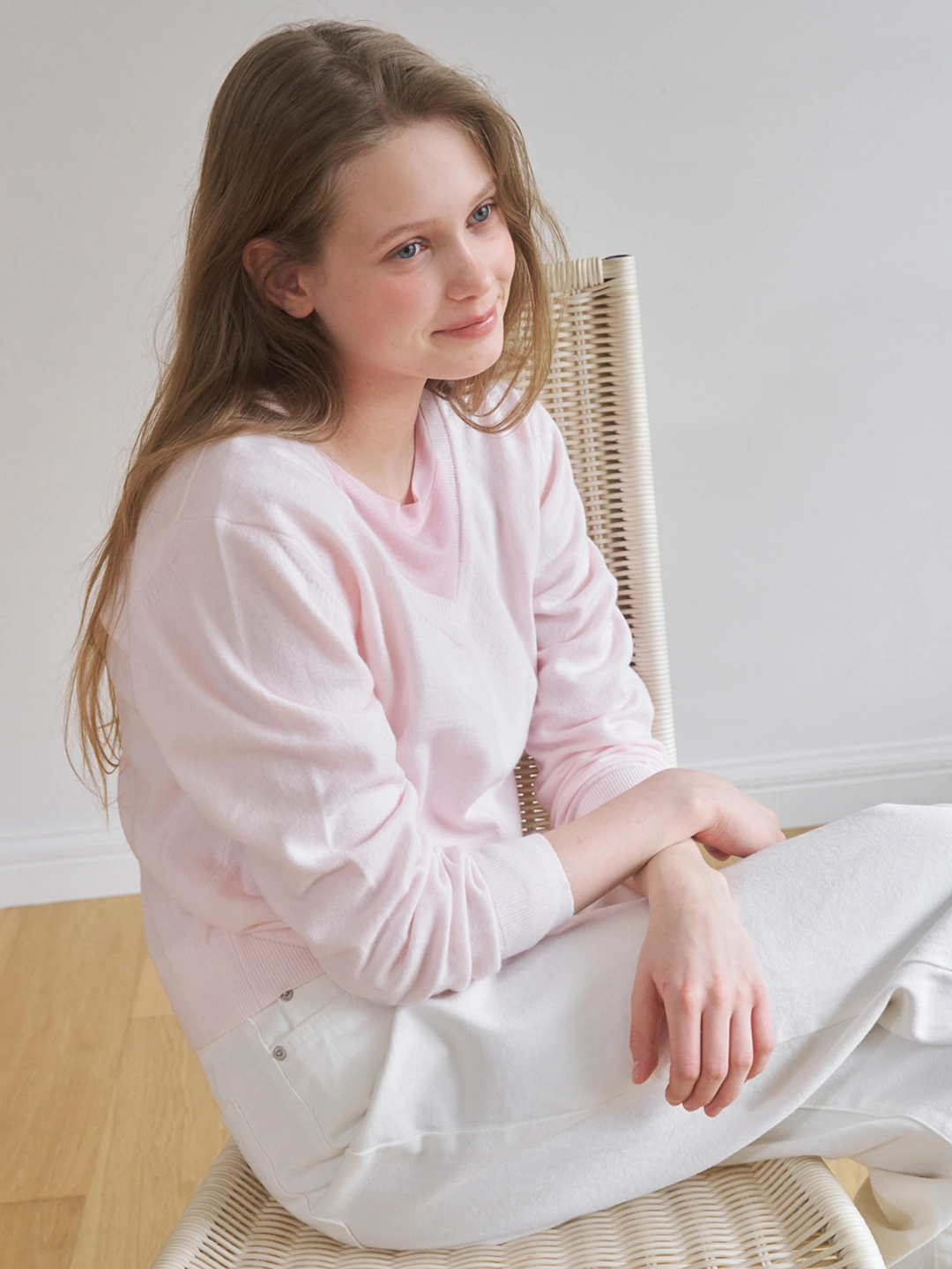 어몽 A WASHABLE V-NECK KNIT TOP_LIGHT PINK 상품 이미지 2