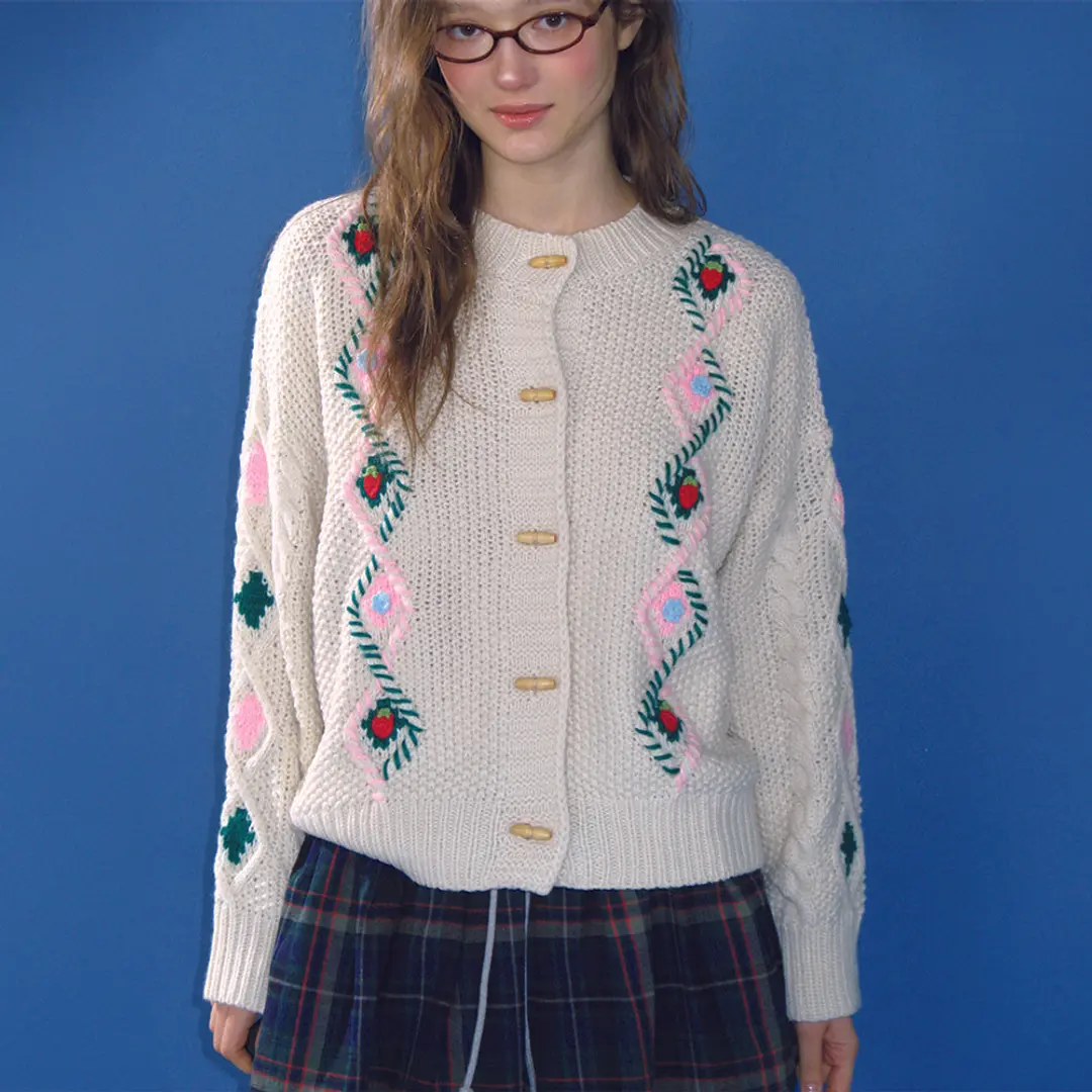 론론 BERRY HANDMADE POINT FISHERMAN TOGGLE CARDIGAN IVORY 상품 이미지 1