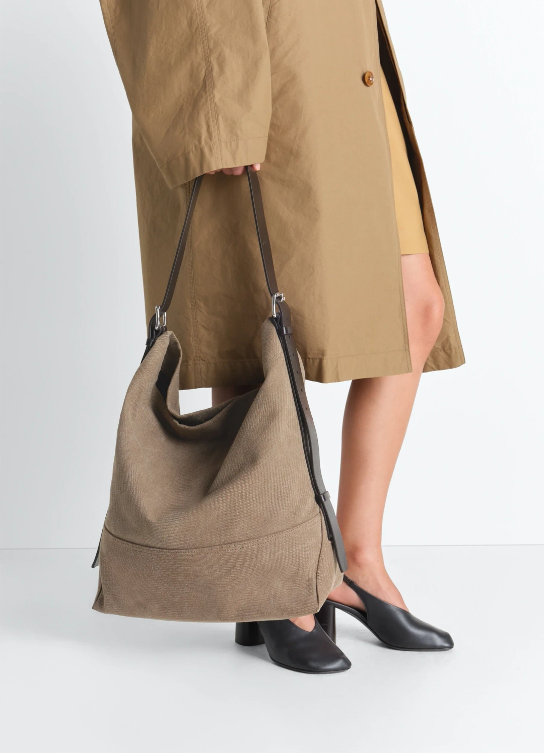 르메르 BELTED TOTE BAG IN COTTON CANVAS 상품 이미지 2