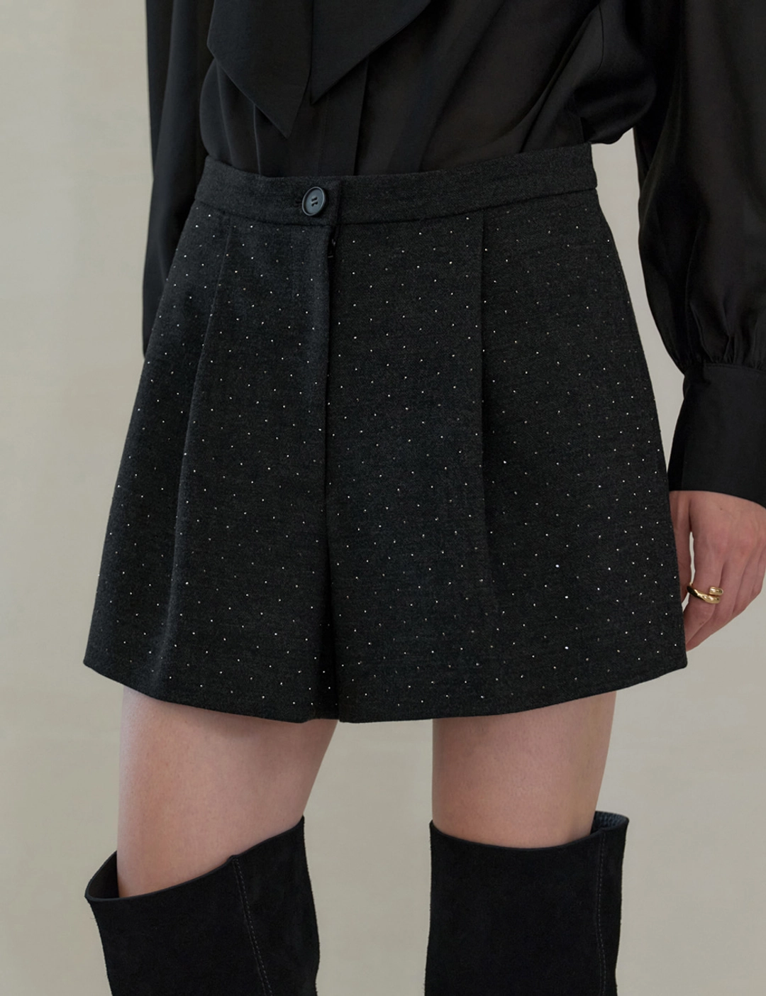 노미나떼 Stella Rhinestone Flare Shorts (Dark Grey) 상품 이미지 2