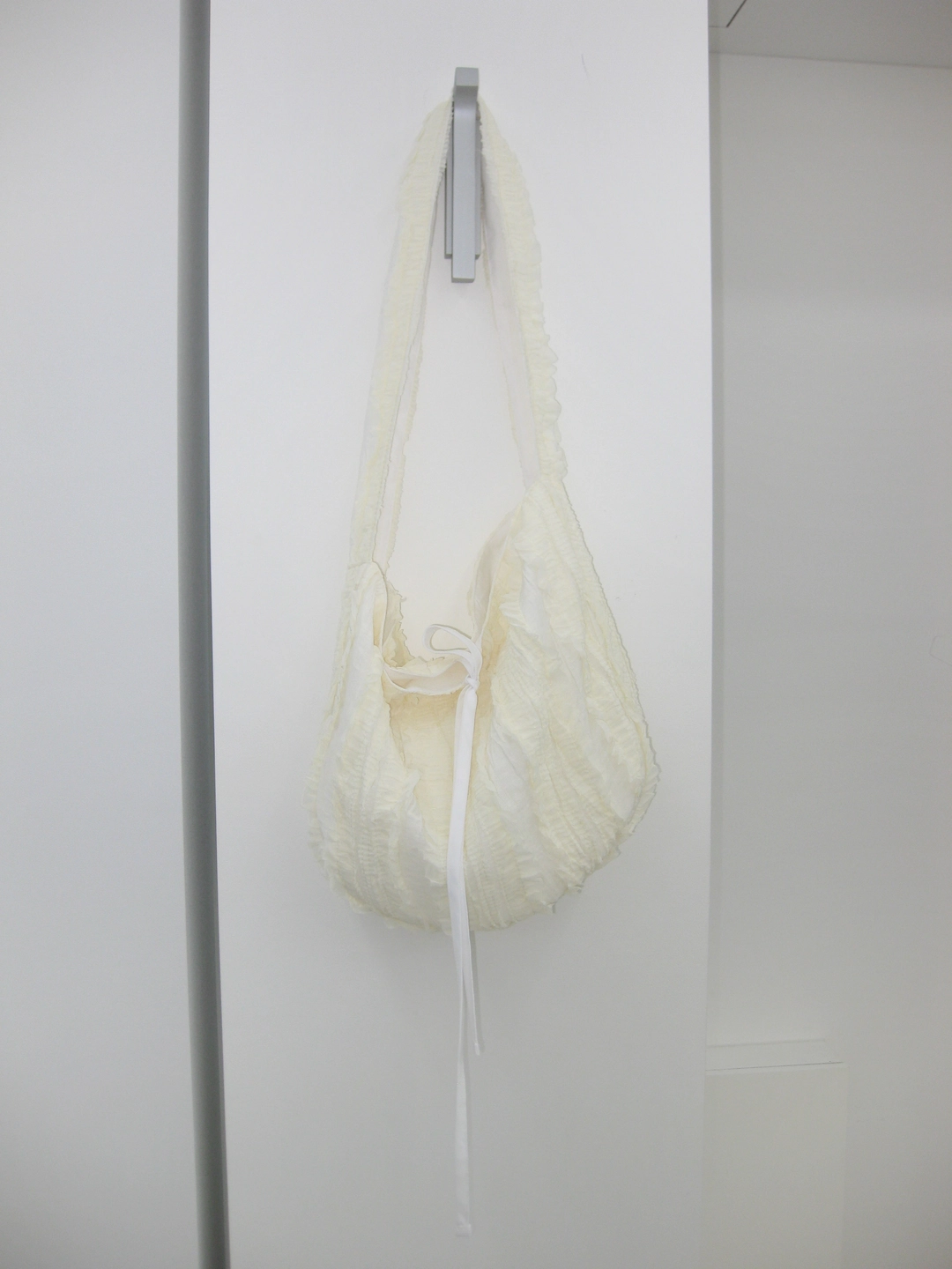 RIPPLE SHOULDER BAG, IVORY