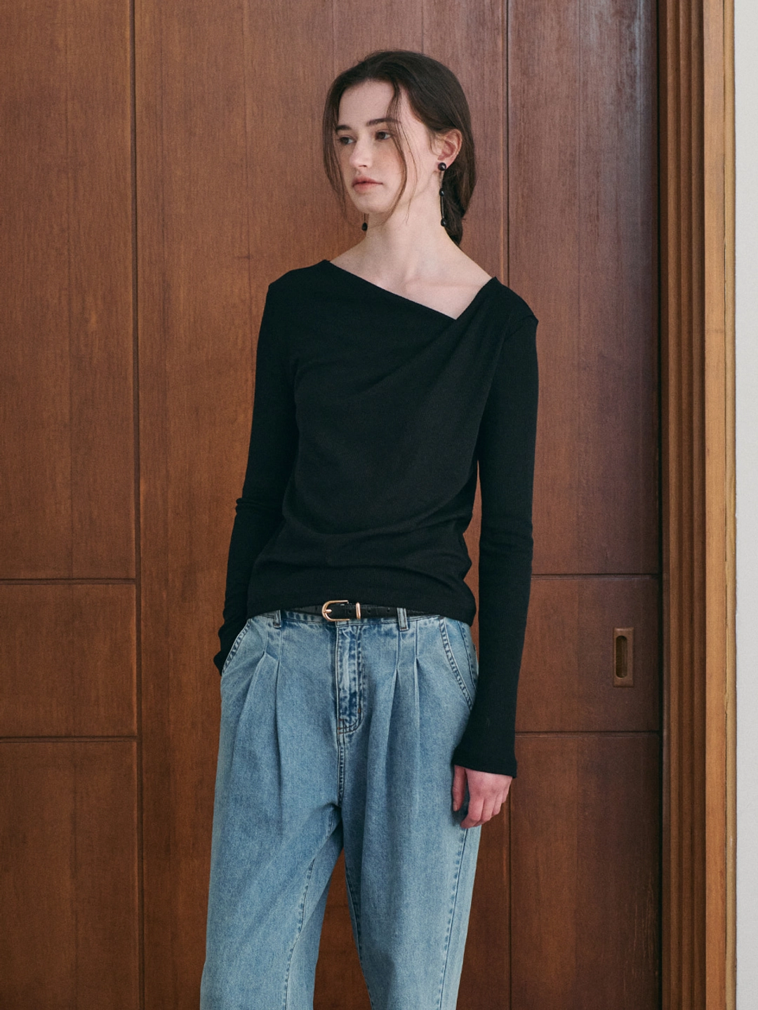 르니나 ROEL drape neck t-shirt_black 상품 이미지 1