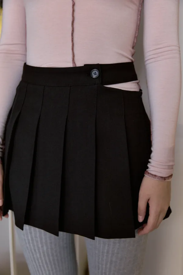 Cut Out Pleated Mini Skirt (Black)