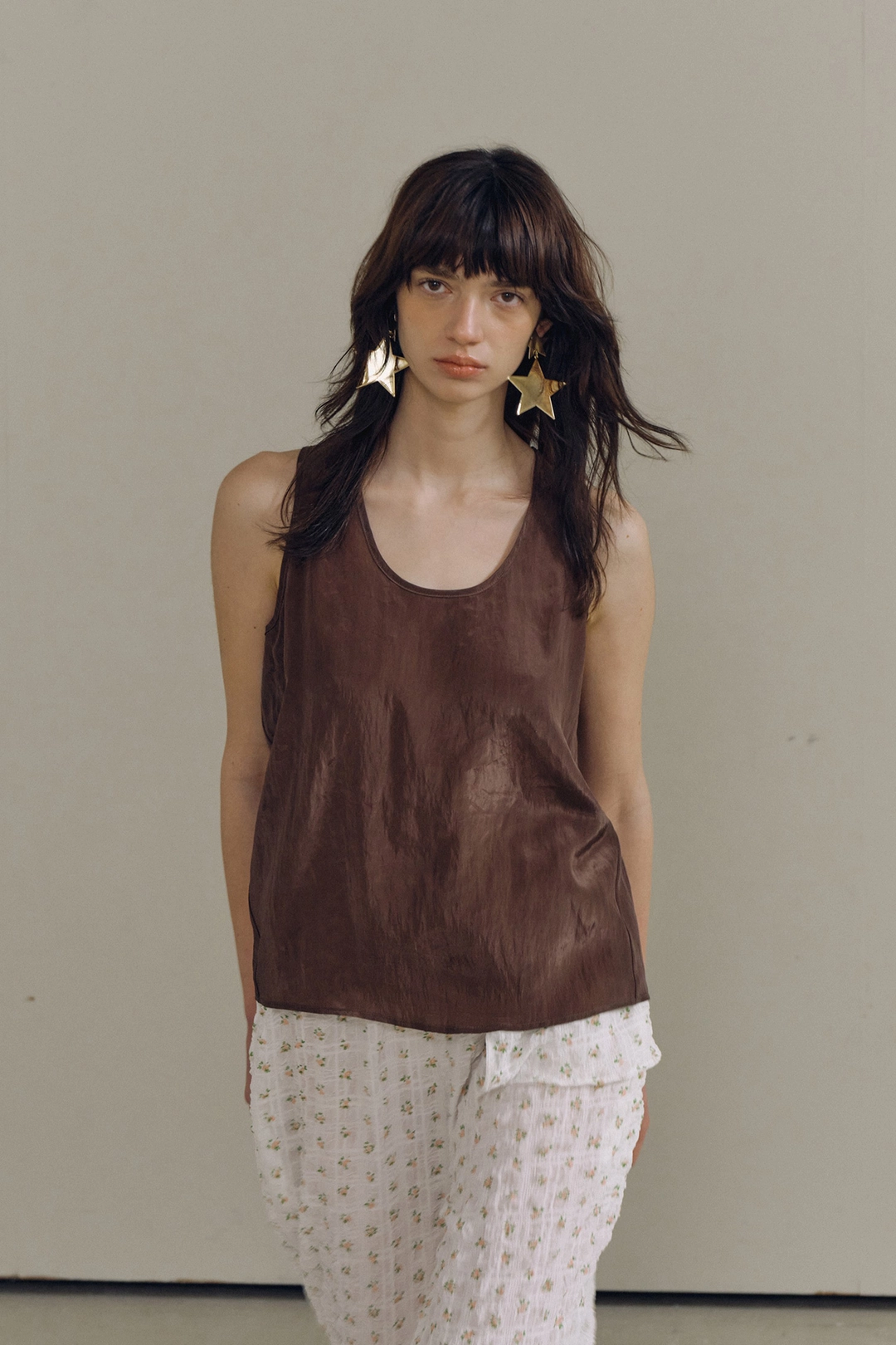 포지프레클즈 Glow Sleeveless Blouse_Moss Brown 상품 이미지 2